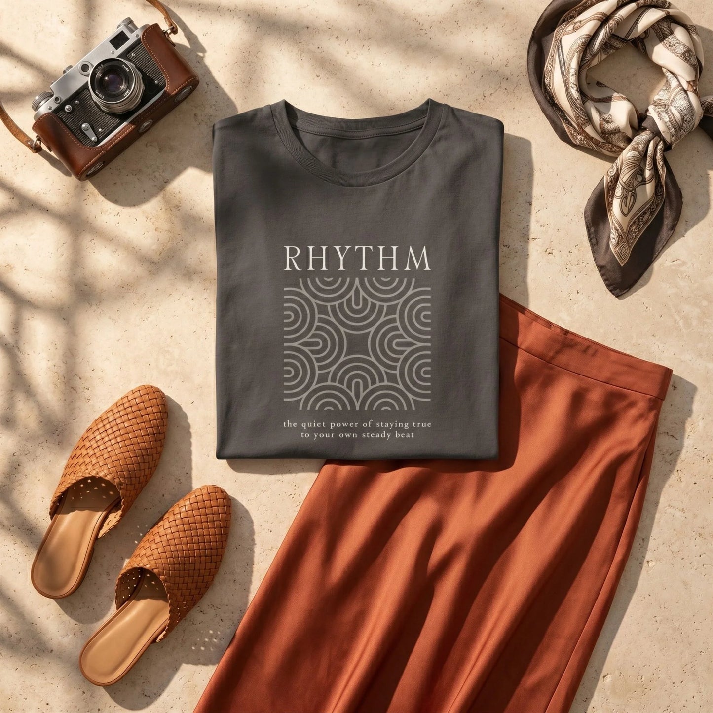 The RHYTHM Tee | Anthracite — White